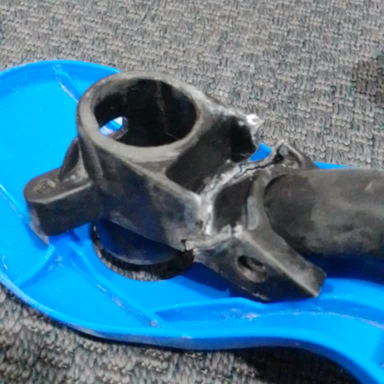 Cool Wheels Marka Scooterın Alt Kısmı Kırıldı, Çocuk Yaralandı, Kalite Kabul Edilemez