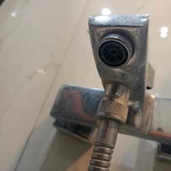 ECA Banyo Bataryalarında Filtre Eksikliği Nedeniyle Kontrolsüz Su Akışı
