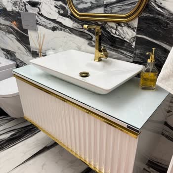 Bauzade Banyo Dolabı Ve Lavabo Takımının Cam Yüzeyinde Erken Bozulma Ve Su Lekeleri