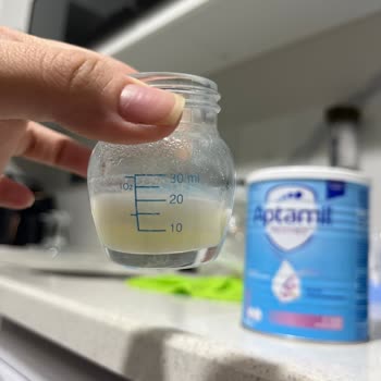 Aptamil Prosyneo 0-6 Formülü Bebekte Şiddetli Kusma Ve Ağrı Yaratıyor