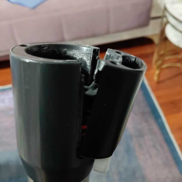 Philips XC 7053/01 Şarjlı Süpürge Sürekli Parça Arızaları Ve Yüksek Tamir Ücretleri