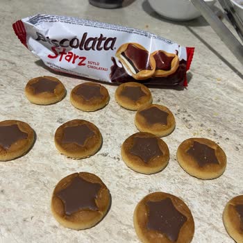 Biscolata Starz Sütlü Çikolatalı Bisküvi Yanmış Ve Tüketilemez