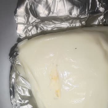 Migros Online'dan Satın Alınan La Vache Qui Rit Peynirinde Böcek Benzeri Yabancı Madde