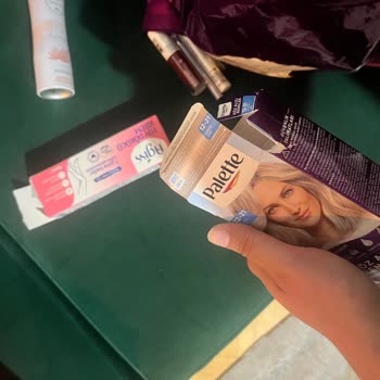 Açık Ve Hasarlı Saç Boyası Ve Tüy Dökücü Krem Mağaza Tesliminde