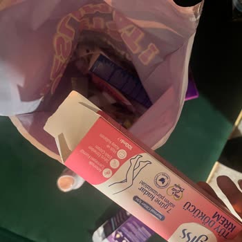 Açık Ve Hasarlı Saç Boyası Ve Tüy Dökücü Krem Mağaza Tesliminde
