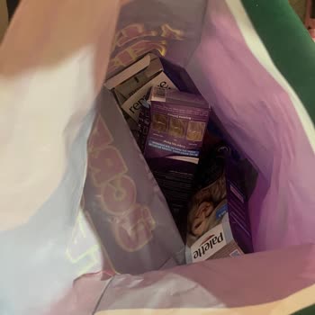 Açık Ve Hasarlı Saç Boyası Ve Tüy Dökücü Krem Mağaza Tesliminde