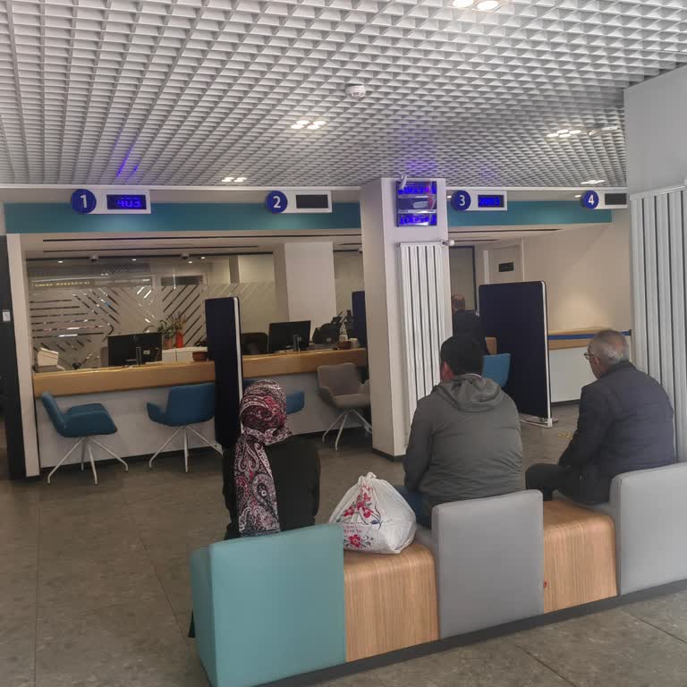 Gölbaşı Halkbank Şubesinde Tek Personelle Uzun Bekleme Ve Saygısız Hizmet