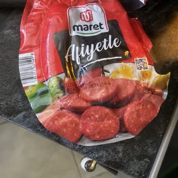 Maret Afiyetle Sucuğun İçindeki Demir Benzeri Parça Gıda Güvenliğini Tehlikeye Atıyor