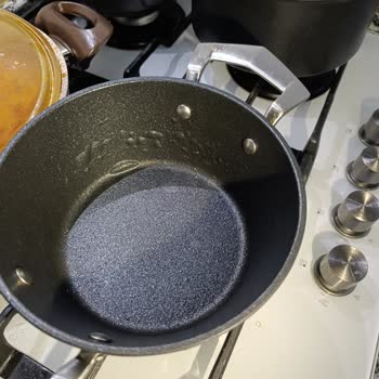 Evkur Çorlu Şubesinde Alınan Emsan Tencerenin Kaplaması Çıktı, Mağaza Yardımcı Olmadı