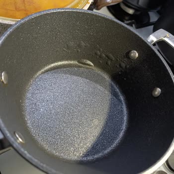 Evkur Çorlu Şubesinde Alınan Emsan Tencerenin Kaplaması Çıktı, Mağaza Yardımcı Olmadı