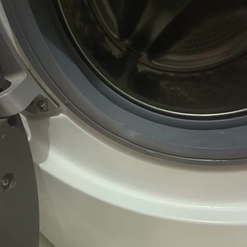 Samsung Çamaşır Makinesinde Kapak Körük Lastiği Üretim Hatası Ve Su Sızdırması