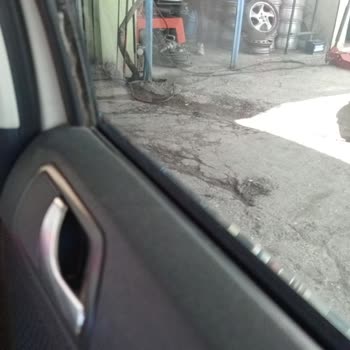 Ergani Dicle Yolu Çalışması Sonrası Temizlenmemiş Taşlar Nedeniyle Lastik Patlaması Ve Masraf Talebi