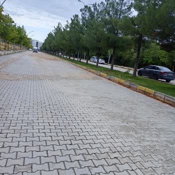 Ergani Dicle Yolu Çalışması Sonrası Temizlenmemiş Taşlar Nedeniyle Lastik Patlaması Ve Masraf Talebi