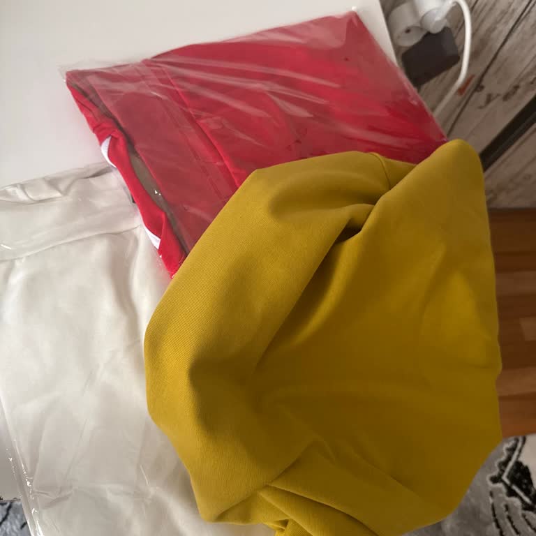 Ucuzwear.com’dan Gelen Sweatshirtlerde Eksik Ve Yanlış Renkler İade Talebi