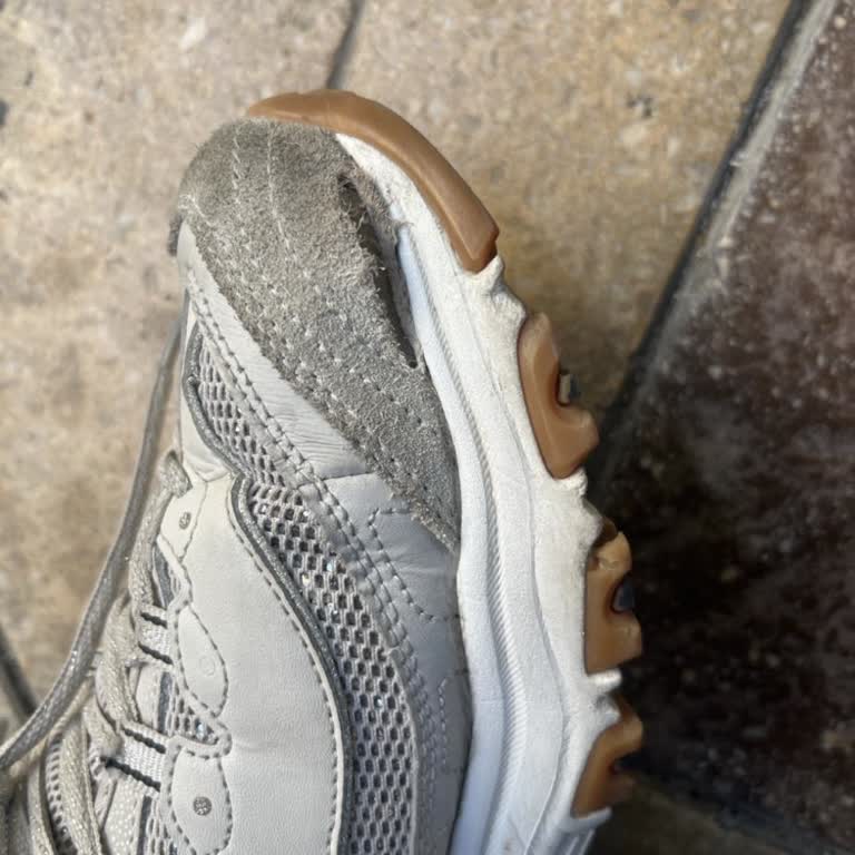 Skechers Mağazasında Kısa Sürede Yırtılan Ayakkabı İçin İade Talebi