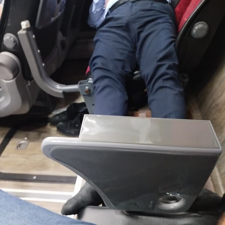 Seç Turizm Otobüsünde Muavinin Saygısız Uyku Davranışı Ve Bilet Ücretinin İadesi Talebi