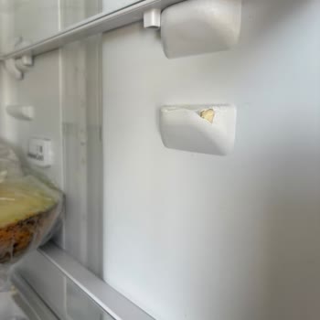 Arçelik Buzdolabı Raflarındaki Kırık Plastik Parçalar İçin Garanti Kapsamında Çözüm Talebi