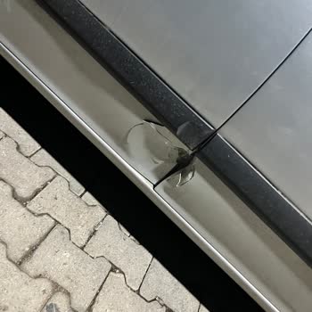 Evora Ücretsiz Otoparkta Çarpma Ve Güvenlik Kamerası Eksikliği