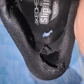 Skechers Slip-Ins Arch Fit Ayakkabısında Topuk Yırtığı Ve İç Astar Deformasyonu