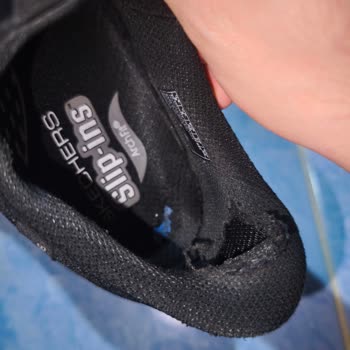 Skechers Slip-Ins Arch Fit Ayakkabısında Topuk Yırtığı Ve İç Astar Deformasyonu