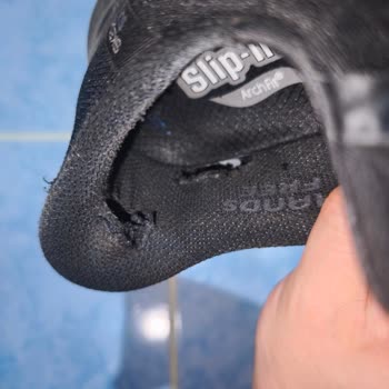 Skechers Slip-Ins Arch Fit Ayakkabısında Topuk Yırtığı Ve İç Astar Deformasyonu
