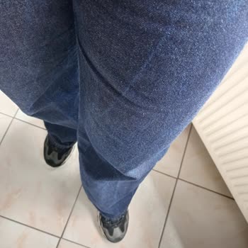 Levi's Jean Pantolonunda İlk Yıkamada Kalıcı Deterjan İzleri Ve Kumaş Bozulması