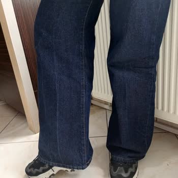 Levi's Jean Pantolonunda İlk Yıkamada Kalıcı Deterjan İzleri Ve Kumaş Bozulması