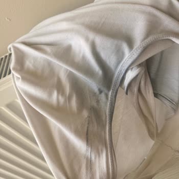 Mavi Sweatshirt’te Renk Akması Ve Ürün İadesi Talebi