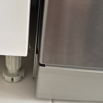 İstanbul Ümraniye’de Kurulan Siemens IQ700 Bulaşık Makinesinin Kapak Hatası Ve Değişim Talebi