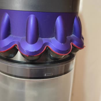 Dyson Gen5 Süpürge Motor Bölmesi Contalarında Deformasyon Ve Sap Motor Bağlantısındaki Sallantı