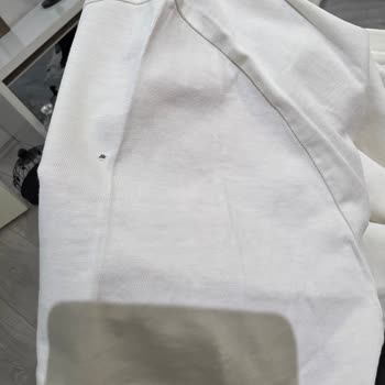 Skechers T-Shirtte Tek Yıkamada Oluşan Delikler Üzerine Ürün Kalitesi Şikayeti Ve İade Talebi