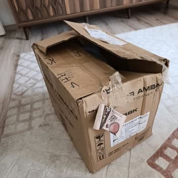 PTT Koli Teslimi Gecikmesi Ve Müşteri Temsilcisinin Saygısız Tutumu