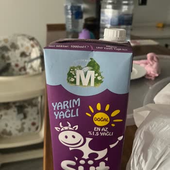 Migros'tan Gelen Yarım Yağlı Sütte Şiddetli Koku Ve İade Talebi