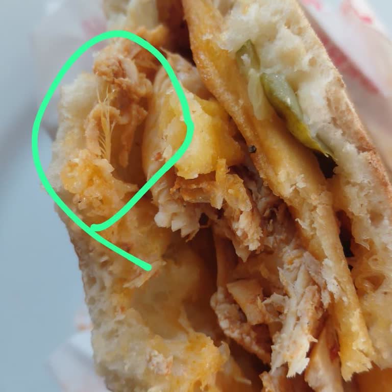 Trendyol GO'da İçinde Tavuk Tüyü Bulunan Döner Siparişinde İade Reddi