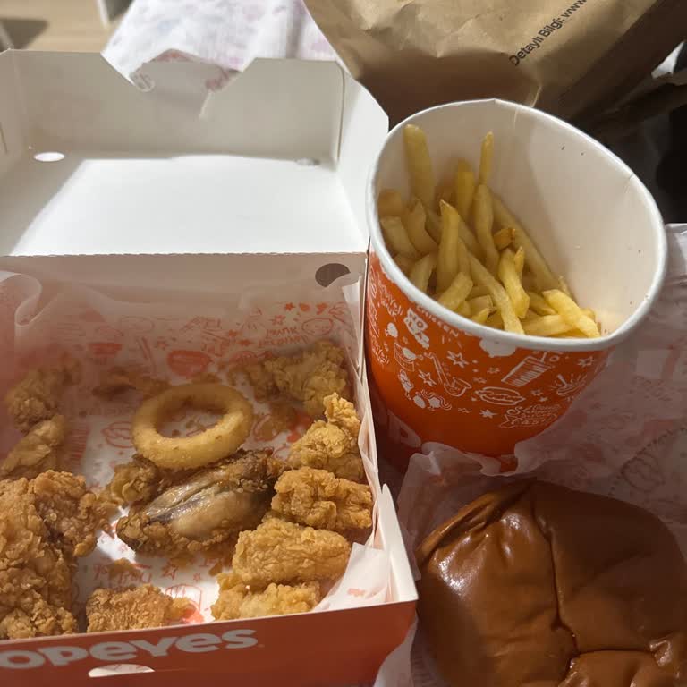 Yemeksepeti Üzerinden Popeyes XL Menüsü Boyut Ve İçerik Farklılığı