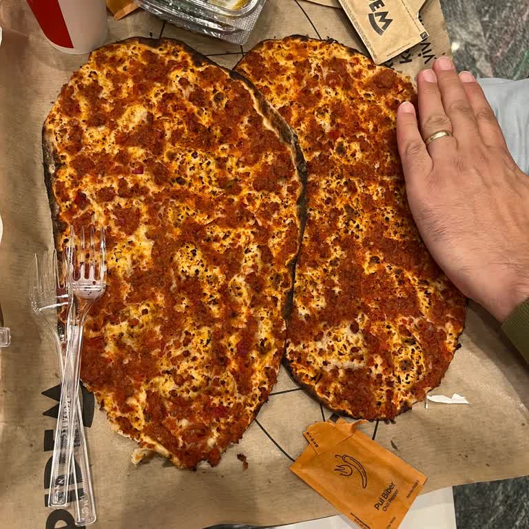 Pidem Şubesinde Lahmacun Boyutu Ve Servis Tutumu Müşteri Memnuniyetini Zedeliyor