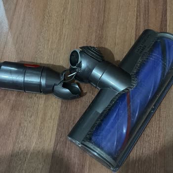 Dyson V8 Süpürgenin Kesik Çalışması Ve Kırılan Parçalar İçin Ücretsiz Değişim Talebi