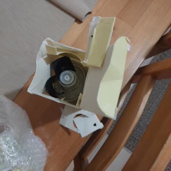 Kırık Kapak Nedeniyle Kolonya Dökülmesi Ve Diğer Ürünlerin Zarar Görmesi