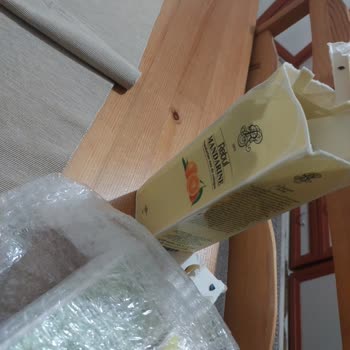 Kırık Kapak Nedeniyle Kolonya Dökülmesi Ve Diğer Ürünlerin Zarar Görmesi