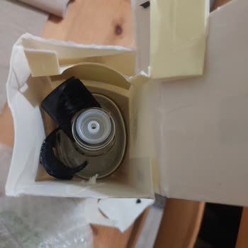 Kırık Kapak Nedeniyle Kolonya Dökülmesi Ve Diğer Ürünlerin Zarar Görmesi