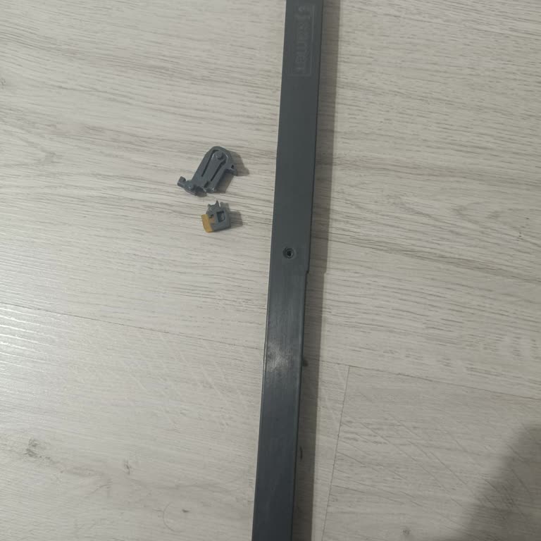 Mc Carthy Mobilya Gardırop Kapak Yavaşlatıcı Parçası Kırıldı Ve Ücretsiz Değişim Talebi