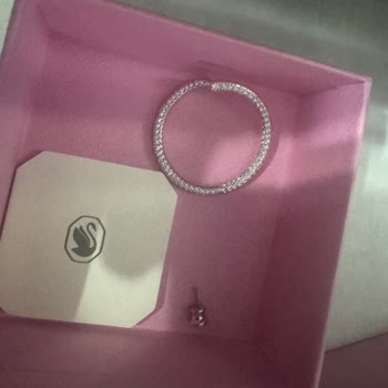 Kırık Swarovski Küpe Ve Ulaşılamayan Müşteri Hizmetleri