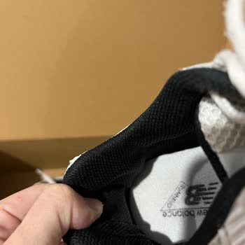 New Balance Ayakkabısında 1 Yıllık Kullanımda Yırtılma Ve Sert Topuk Sorunu
