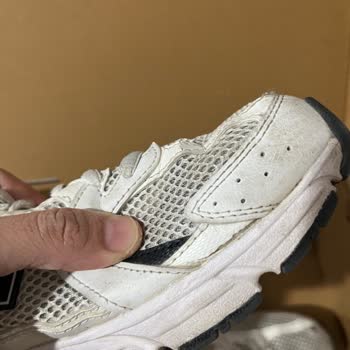 New Balance Ayakkabısında 1 Yıllık Kullanımda Yırtılma Ve Sert Topuk Sorunu