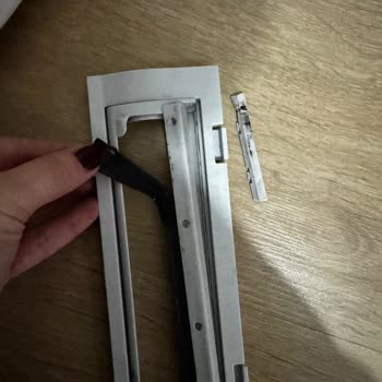 Ana Fırça Kapağındaki Kopan Kauçuk Şerit İçin Garantili Değişim Talebi