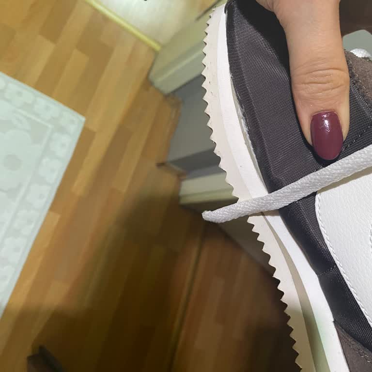 Nike Cortez Kadın Sneaker’ında İlk Kullanımda Kenarların Açılması Ve Ücret İadesi Talebi