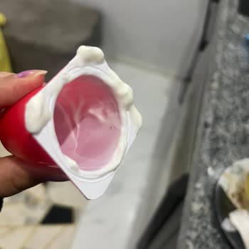 Şok Market Miss Yoğurdunda Siyah Parçacıklar Çocuk Sağlığını Tehlikeye Atıyor