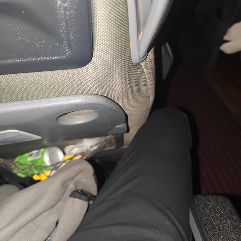 Kamil Koç Otobüsünde Dar Koltuklar Ve Yetersiz Diz Mesafesi Nedeniyle Fiziksel Rahatsızlık