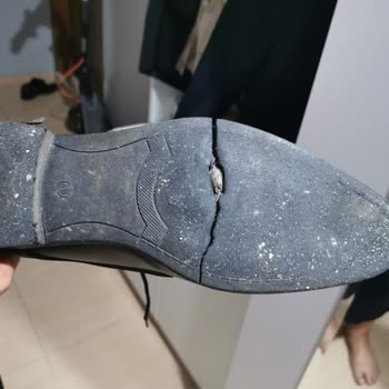 FLO Mağazasından Satın Alınan Ayakkabının Tabanı Hemen Ayrıldı Ve Değişim Talebi