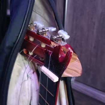 Dolap Üzerinden Gönderilen Gitarın Sapı Kırıldı Ve Tazminat İstiyorum